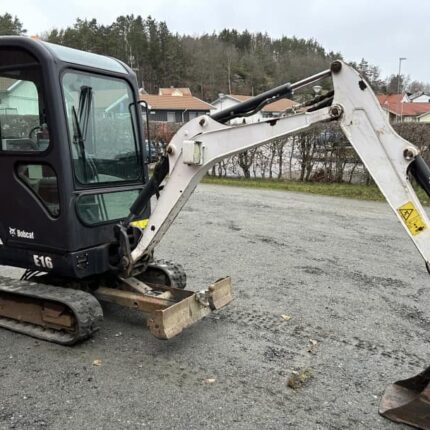 Mini Pelle Bobcat E16